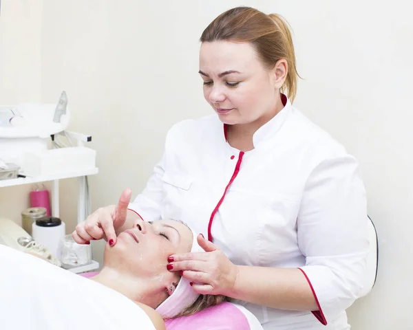 Process of massage and facials — Stock Photo, Image