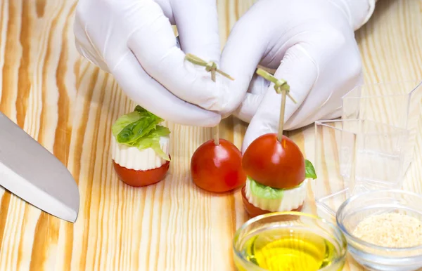 Cooking mini canapes of meat and vegetable — Stock Photo, Image