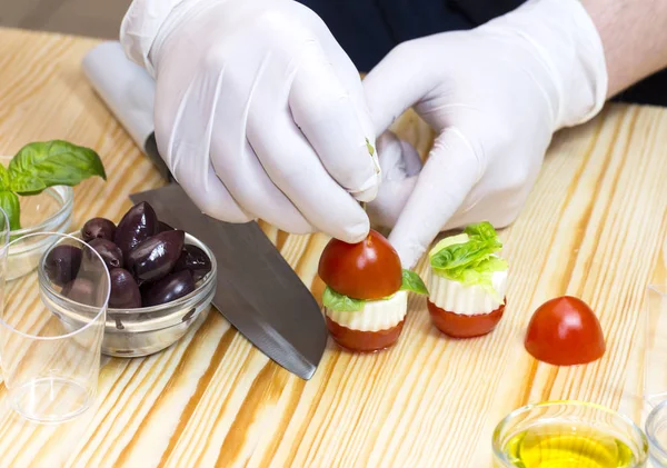 Cooking mini canapes of meat and vegetable — Stock Photo, Image