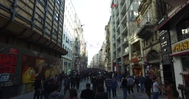 Gågatan Istiklal Street i staden — Stockvideo