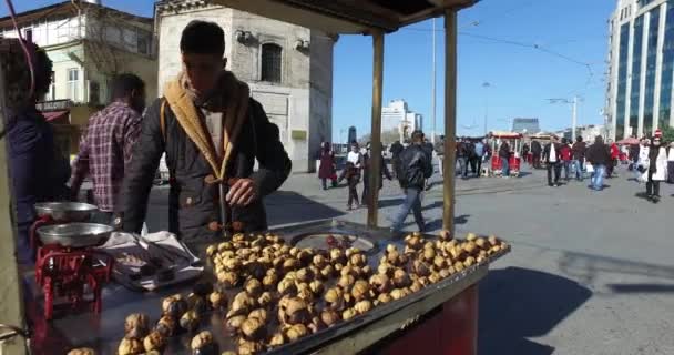 Pěší zóna ulice Istiklal města — Stock video