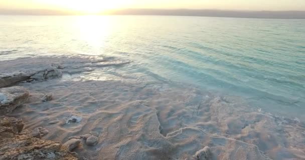 Dead Sea salt inlåning stenar — Stockvideo
