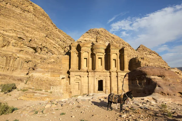 Cidade rochosa abandonada antiga de Petra — Fotografia de Stock