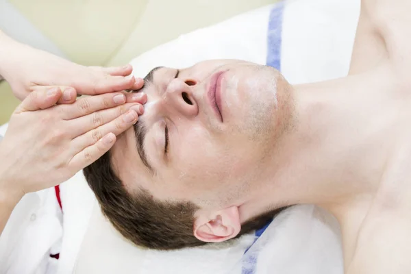 Man in the mask cosmetic procedure — Stock Photo, Image