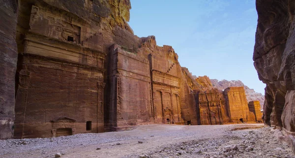 Gamla övergivna rock staden Petra i Jordanien — Stockfoto