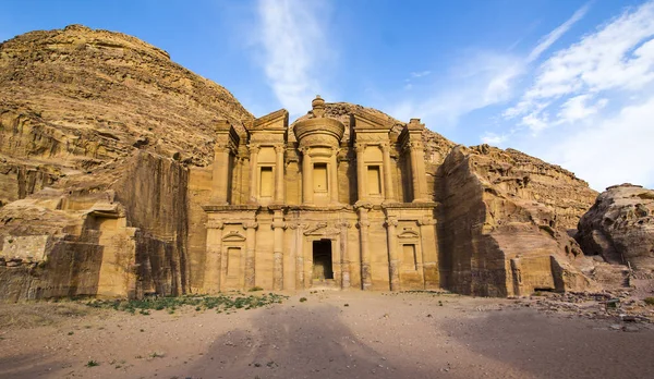 Antigua ciudad rocosa abandonada de Petra en Jordania — Foto de Stock