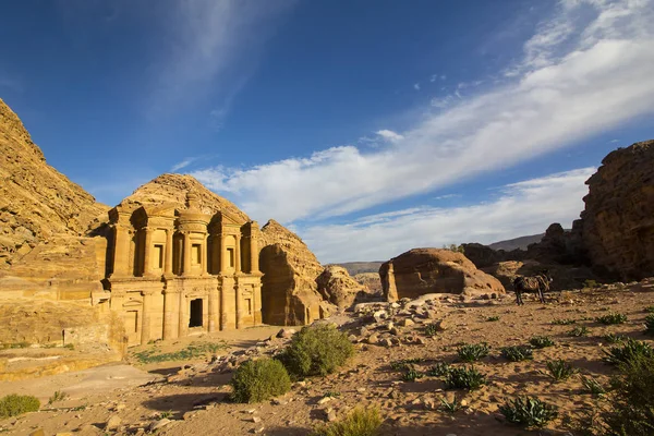 Antiga cidade rochosa abandonada de Petra na Jordânia — Fotografia de Stock