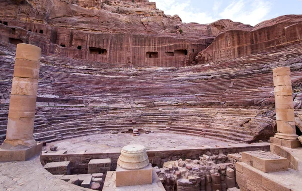 Antigua ciudad rocosa abandonada de Petra en Jordania — Foto de Stock