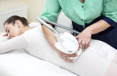 Klinik lipomassage işleme 