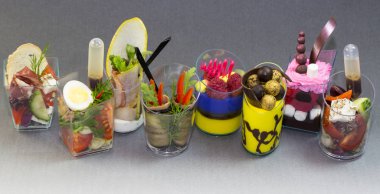 Mini Tatlılar ve et kanepeler sebze snacks