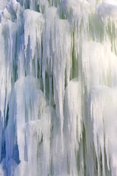 Icicles frozen fountain — Stock Photo, Image