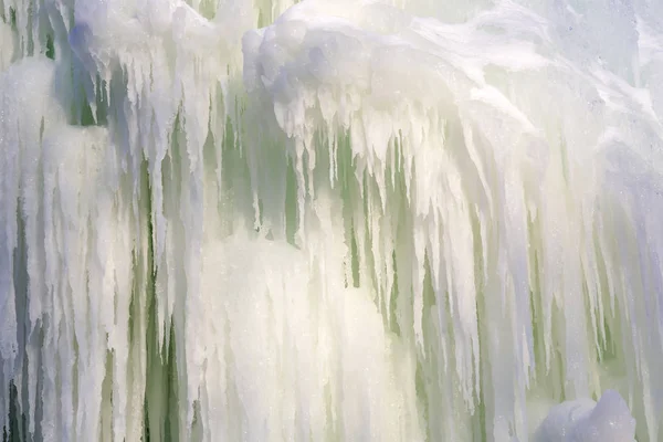 Icicles frozen fountain — Stock Photo, Image