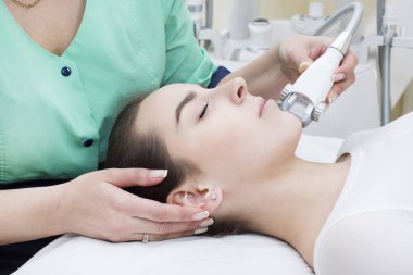 Klinik lipomassage işleme