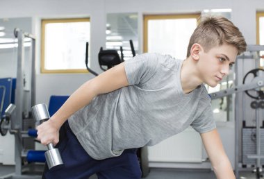 Genç çocuk nişanlı 