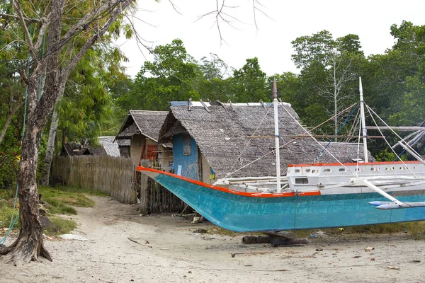 La vida de los habitantes del pueblo pesquero filipino — Foto de Stock