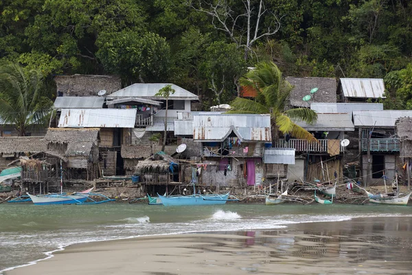 La vie des habitants du village de pêcheurs philippin — Photo