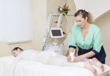 Klinik lipomassage işleme 