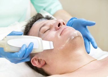 adam maske kozmetik prosedür