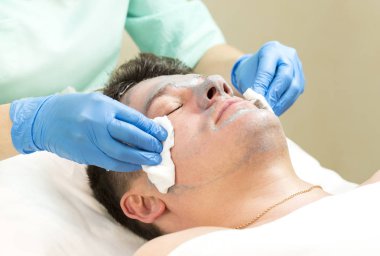 adam maske kozmetik prosedür