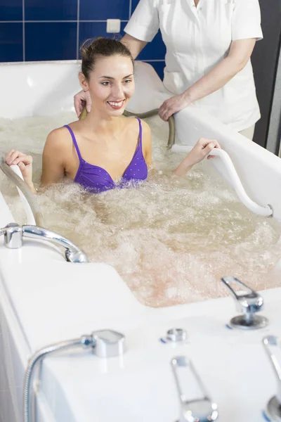 Hydromassage in de beauty salon — Stockfoto