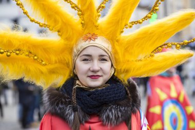 raditional kutlama karnaval kostümü kasabada kare göster