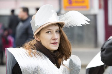 raditional kutlama karnaval kostümü kasabada kare göster