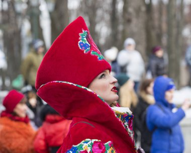 raditional kutlama karnaval kostümü kasabada kare göster