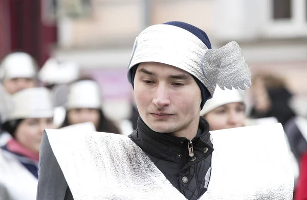 Raditional firande karneval kostym visar i stan fyrkantig — Stockfoto