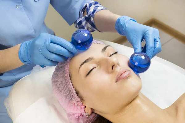 Process cosmetic mask of massage and facials — Stock Photo, Image