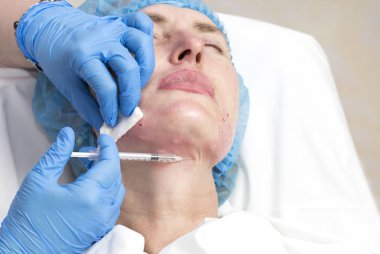 Enjeksiyon ile kozmetik tedavi 