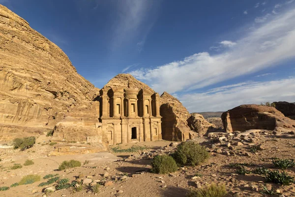 Antigua ciudad rocosa abandonada de Petra en Jordania — Foto de Stock