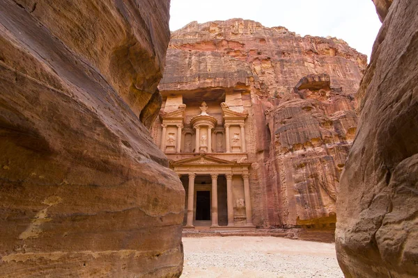 Antiga cidade rochosa abandonada de Petra na Jordânia — Fotografia de Stock