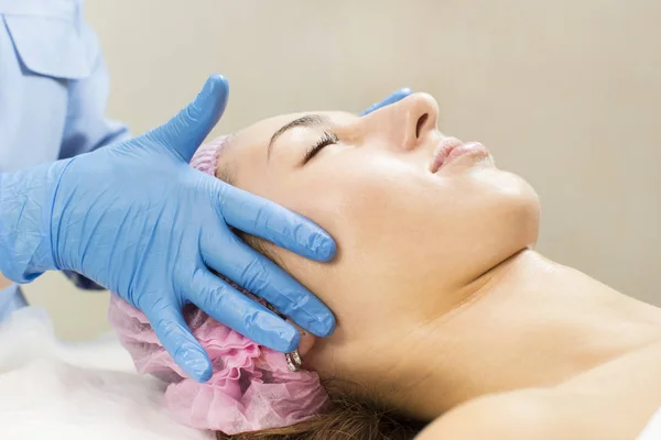 Process cosmetic mask of massage and facials — Stock Photo, Image