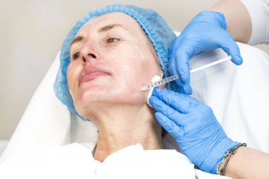 Enjeksiyon ile kozmetik tedavi 