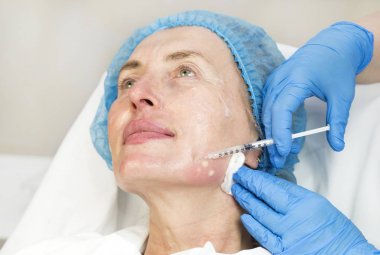 Enjeksiyon ile kozmetik tedavi 