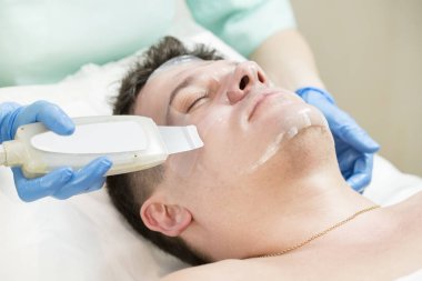 maske kozmetik prosedür spa salonda 