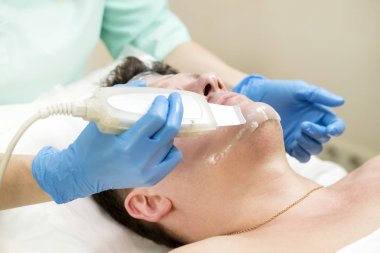 maske kozmetik prosedür spa salonda 