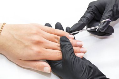 Manikür yapan kadın. 