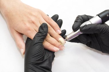 Manikür yapan kadın. 