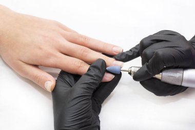 Manikür yapan kadın. 