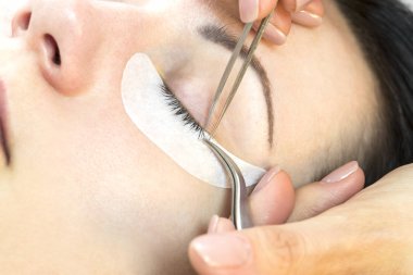 işlem kirpik uzantıları