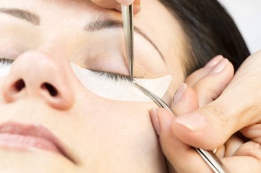 işlem kirpik uzantıları