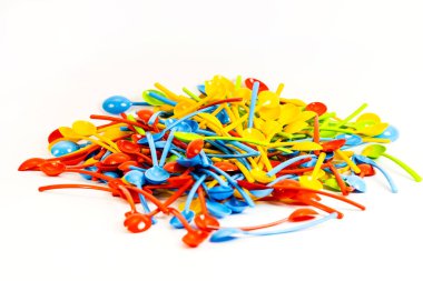 Birçok yeni plastik kaşık arka plan