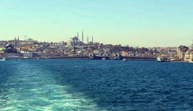 Haliç görünümünden kanal üzerinde Panoraması şehir pistleri 