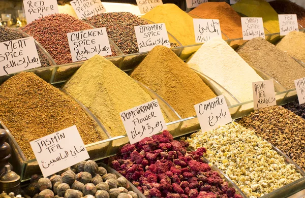 Dulces y especias en el bazar egipcio — Foto de Stock