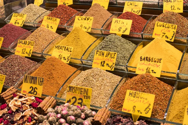 Dulces y especias en el bazar egipcio — Foto de Stock