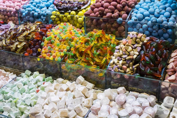 Dulces y especias en el bazar egipcio — Foto de Stock