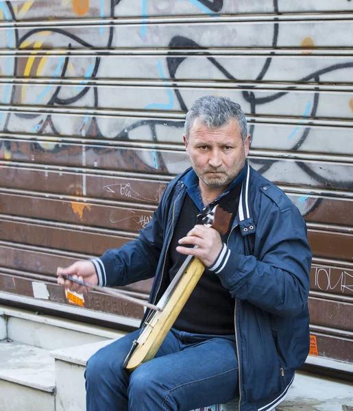 Ulice Istiklal pěší a pouliční hudebníci — Stock fotografie