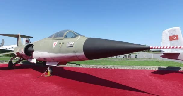 Museo de la aviación en Estambul está representado por una gran colección de aviones civiles militares y también la historia de la aviación en Turquía — Vídeos de Stock