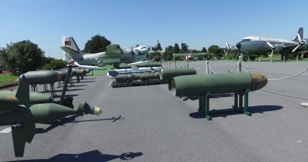 इस्तांबुल में विमानन संग्रहालय का प्रतिनिधित्व सैन्य नागरिक विमानों के एक बड़े संग्रह और तुर्की में विमानन के इतिहास द्वारा भी किया जाता है — स्टॉक वीडियो